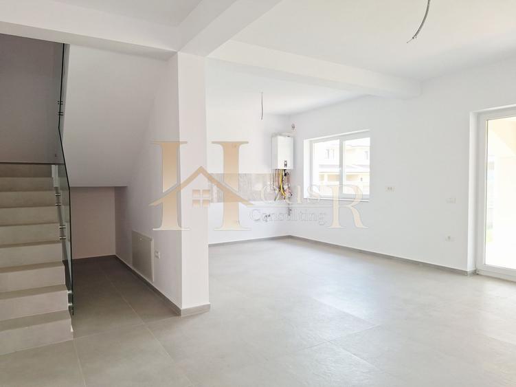 Duplex cu 5 camere cu Canalizare în Moșnița Nouă