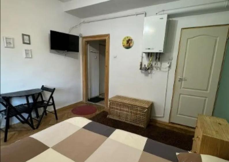 Garsonieră decomandată, mobilată în Armeneasca