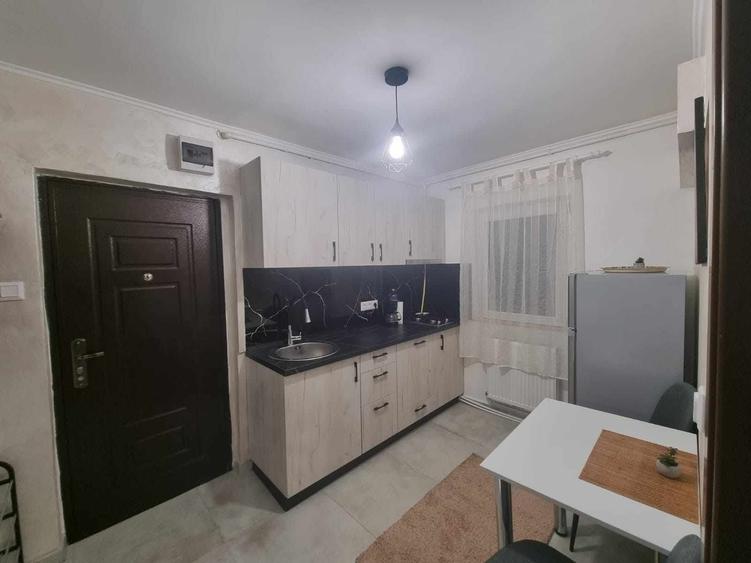 Garsonieră decomandată în Central
