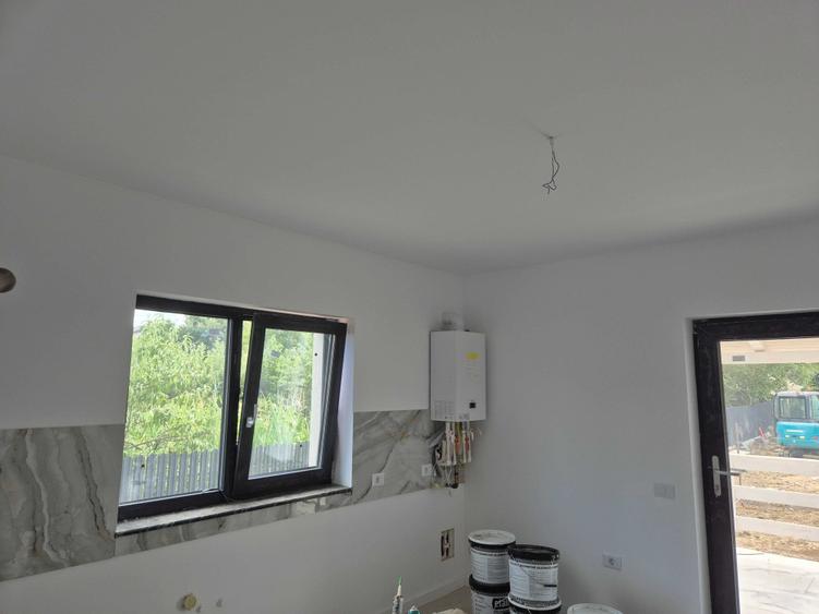 Casă cu 4 camere în Central