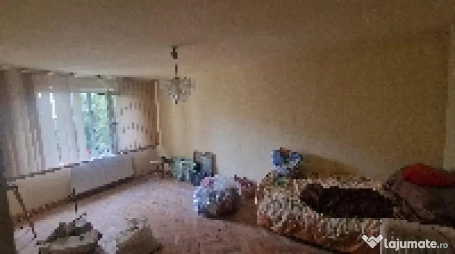 Apartament cu 2 camere decomandat în Soarelui