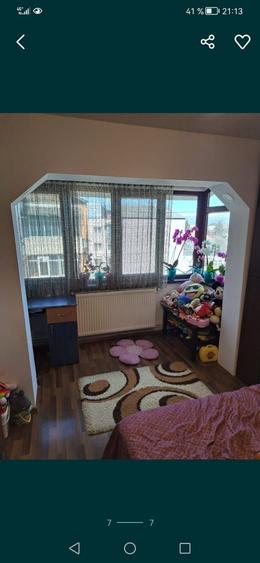 Apartament cu 3 camere semidecomandat în Debarcader