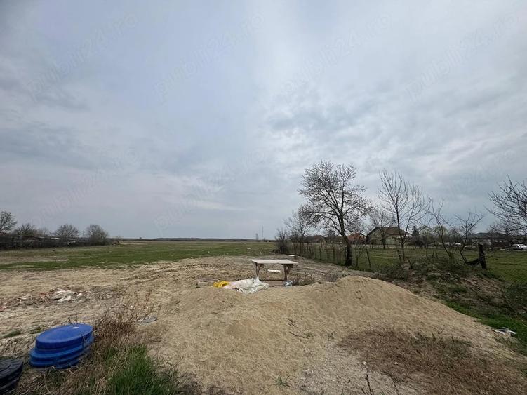 Casă cu Teren 715 Mp în Dragșina