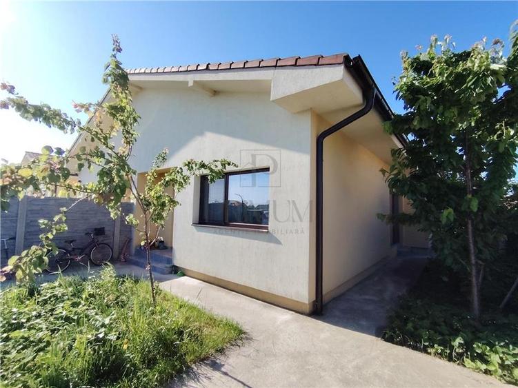 Duplex cu 4 camere cu Canalizare în Moșnița Nouă
