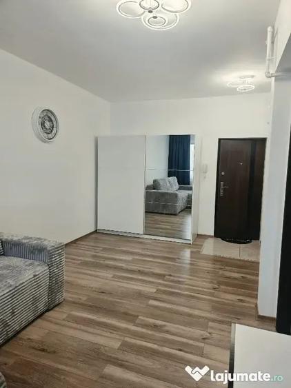 Garsonieră decomandată în Central