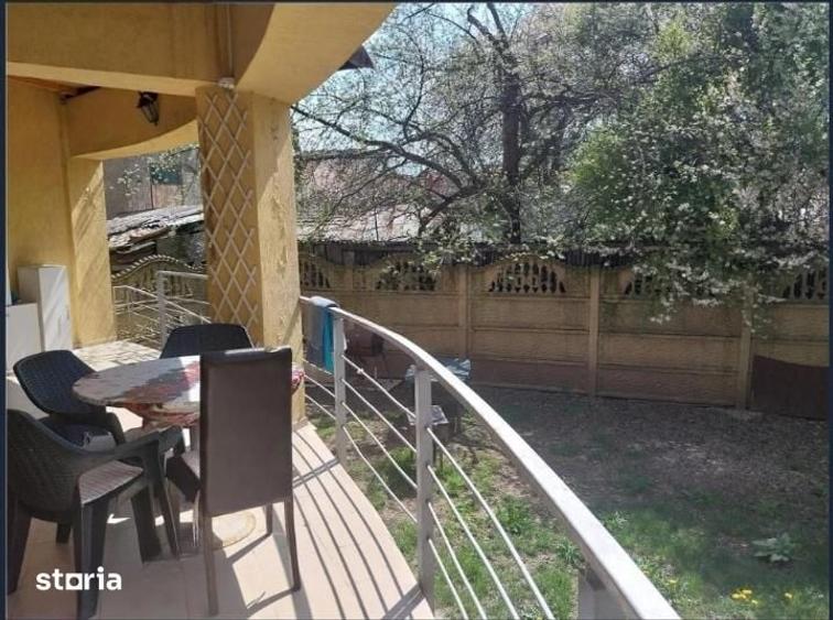 Casă cu 9 camere cu Teren 500 Mp în Central