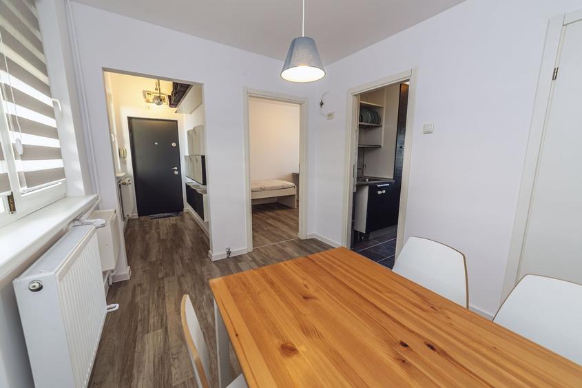 Apartament cu 3 camere semidecomandat, mobilat în Grivița