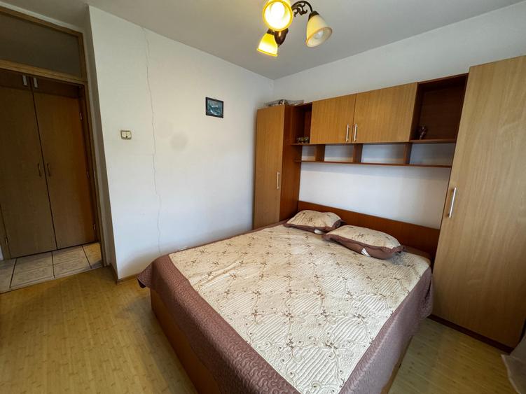 Apartament cu 2 camere decomandat în Podul de Fier