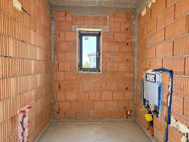 Duplex cu 4 camere cu Canalizare în Florești
