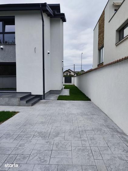 Casă cu 6 camere cu Teren 480 Mp în Mogoșoaia