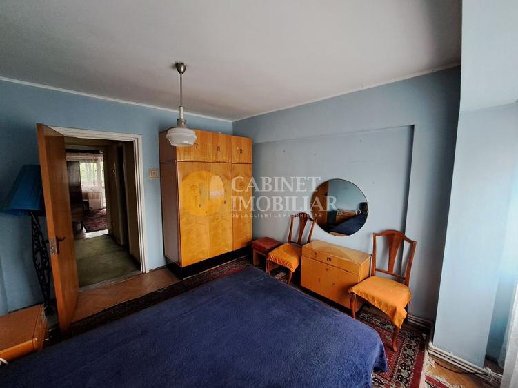 Apartament cu 4 camere semidecomandat, mobilat în Bd. Independenței
