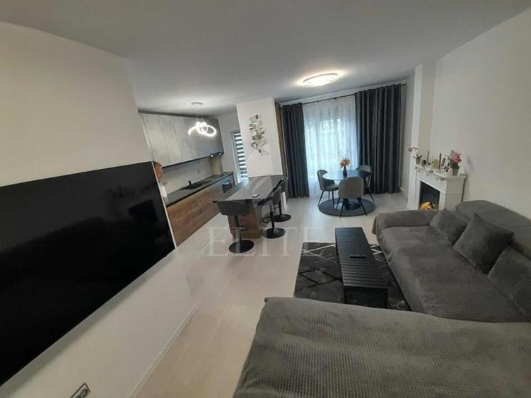 Apartament cu 3 camere semidecomandat în Bună Ziua