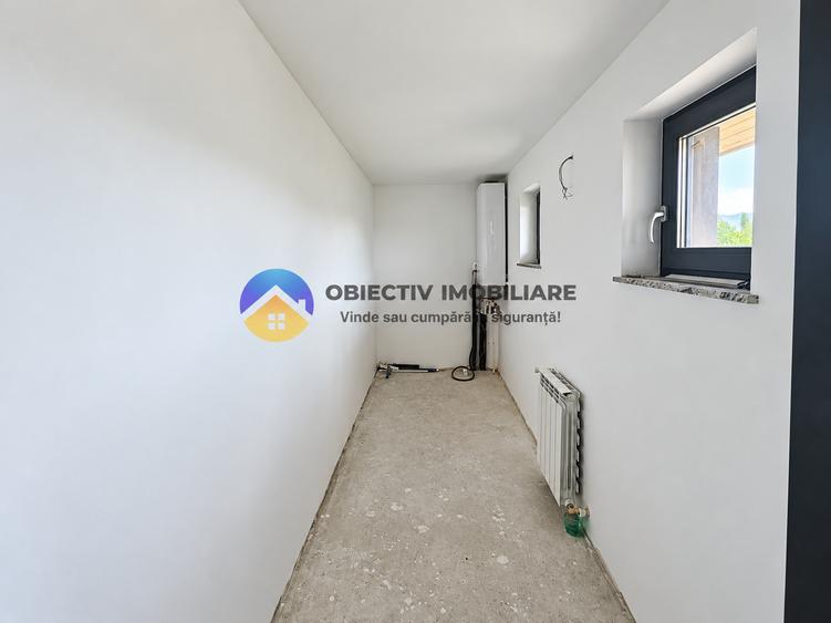 Casă cu 4 camere cu Teren 711 Mp în Dumbrava Roșie