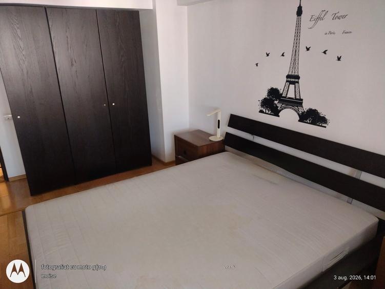 Apartament cu 3 camere decomandat în Moșilor