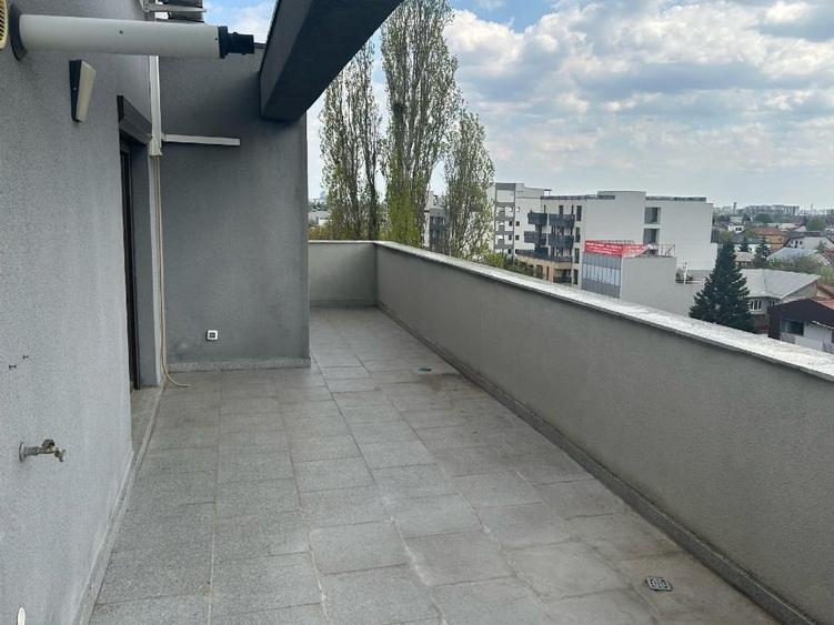 Apartament cu 3 camere semidecomandat, mobilat în Bucureștii Noi