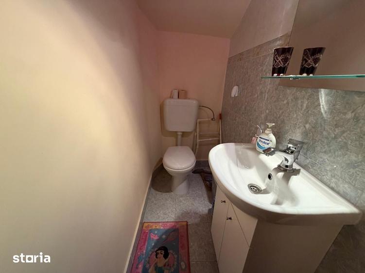 Casă cu 7 camere cu Teren 213 Mp în Coiciu