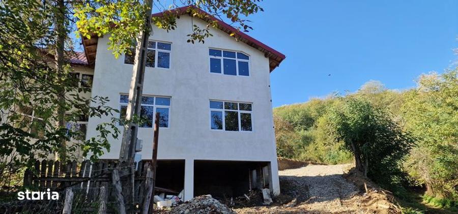 Casă cu 4 camere cu Teren 380 Mp în Vărbila