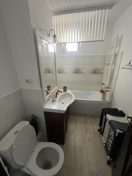 Apartament cu 4 camere decomandat în Central