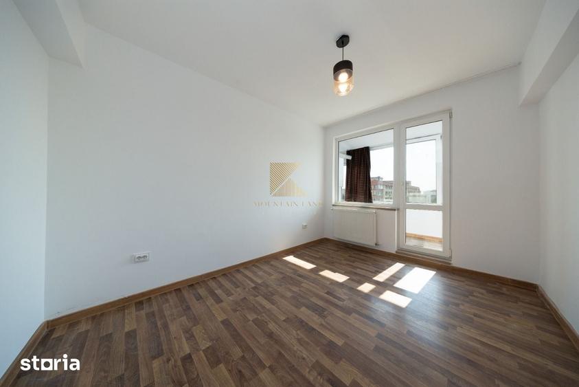 Apartament cu 3 camere semidecomandat în Centrul Civic