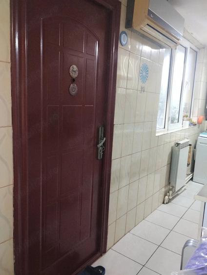 Apartament cu 4 camere decomandat în Est