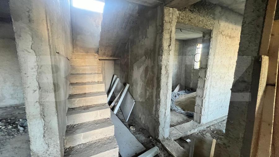 Casă individuală cu 6 camere cu Teren 737 Mp în Pielești