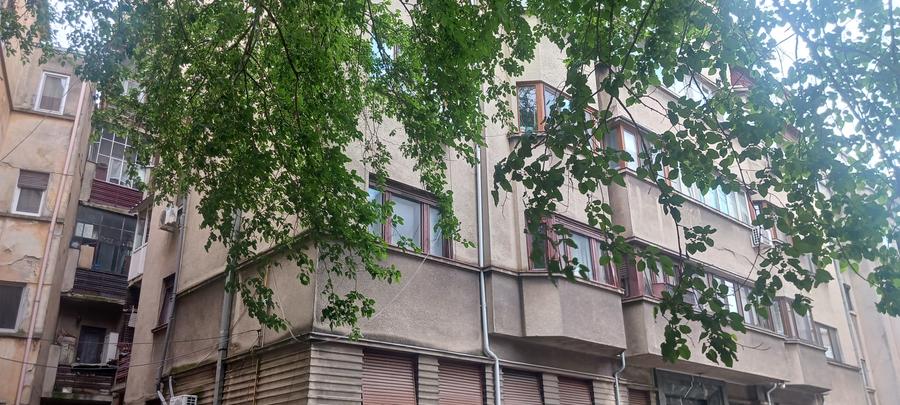 Apartament cu 3 camere semidecomandat în Batistei