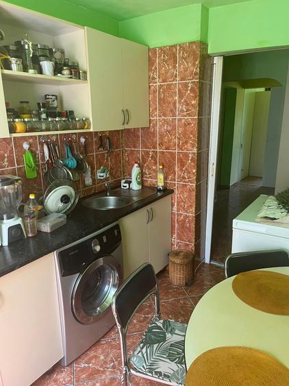Apartament cu 3 camere decomandat în Brâncoveanu