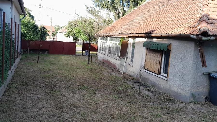 Casă cu 2 camere cu Teren 1543 Mp în Central