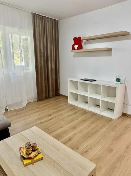 Apartament cu 4 camere decomandat în Șagului