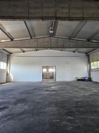 Spațiu industrial, de 1,050 mp, în Domnești