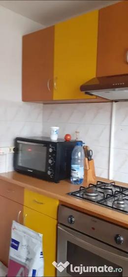 Apartament cu 3 camere semidecomandat în Central