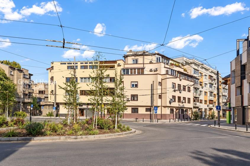 Apartament cu 4 camere decomandat, mobilat în Victoriei