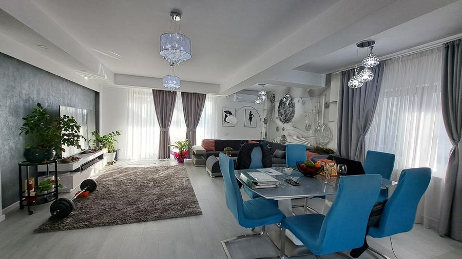 Casă individuală cu 4 camere cu Garaj în Central