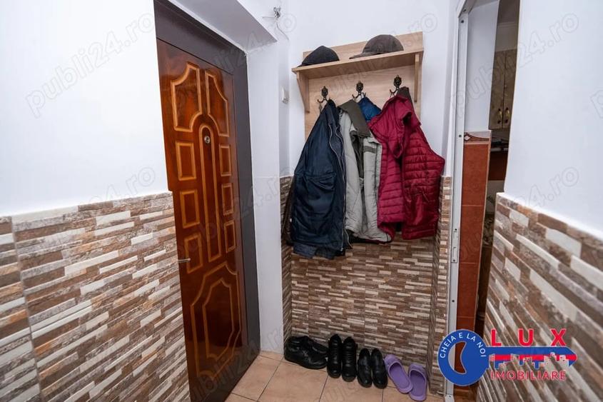 Apartament cu 3 camere semidecomandat în Neptun