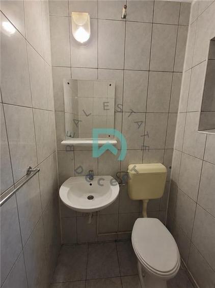 Apartament cu 3 camere decomandat în Calea București