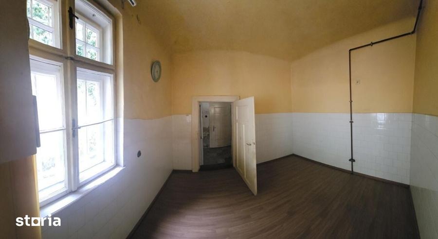 Casă cu 6 camere cu Teren 2600 Mp în Central