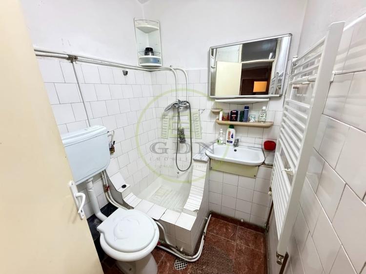 Apartament cu 4 camere decomandat, mobilat în Craiovița Nouă