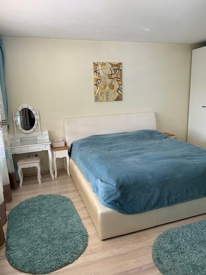 Casă individuală cu 11 camere cu Canalizare în Central
