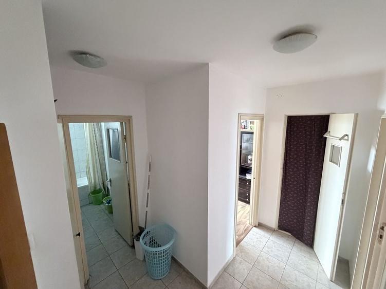 Apartament cu 3 camere semidecomandat în Lujerului