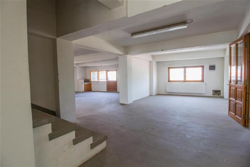 Spațiu comercial, de 900 mp, în Central