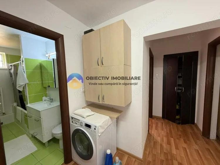Apartament cu 3 camere semidecomandat în Central