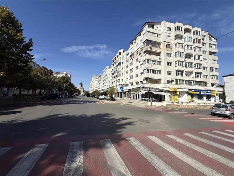 Apartament cu 4 camere decomandat în Ultracentral