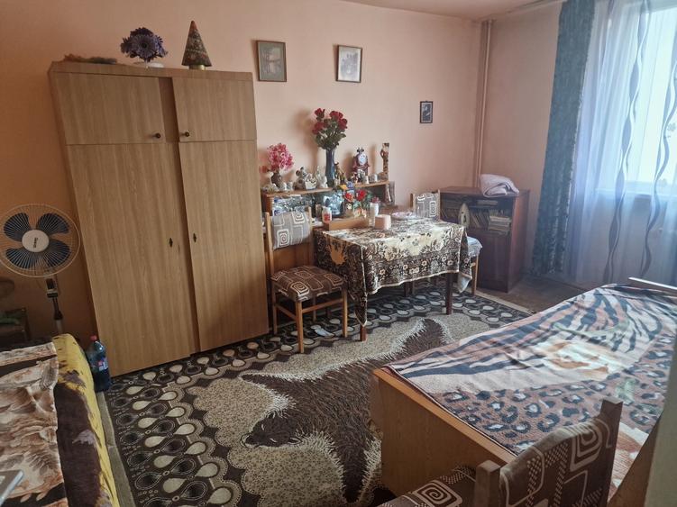 Apartament cu 2 camere decomandat în Precista