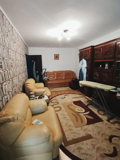 Apartament cu 3 camere decomandat în Oancea