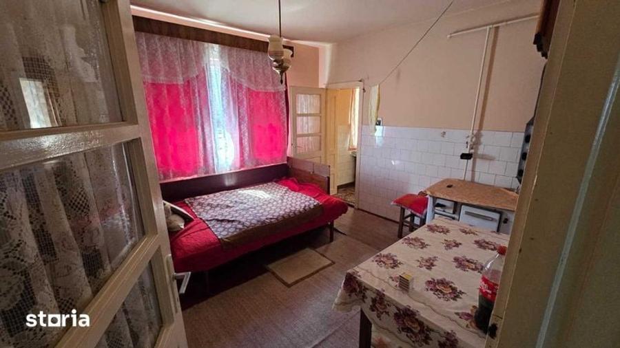 Casă cu 4 camere cu Teren 100 Mp în Central