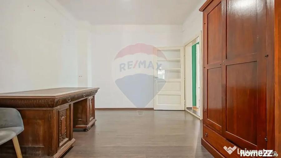 Casă cu 3 camere cu Teren 700 Mp în Central