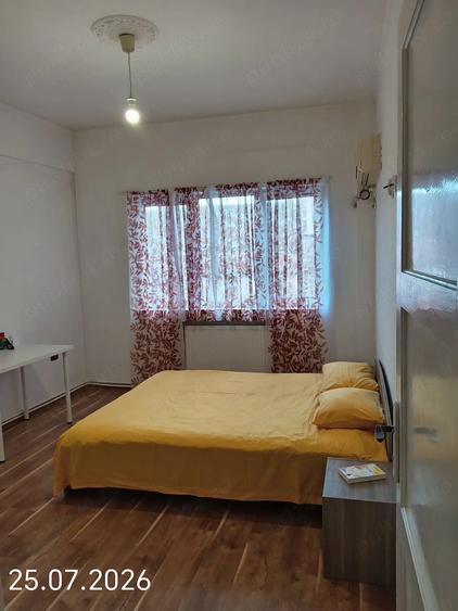 Apartament cu 3 camere decomandat în Calea Victoriei