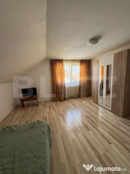 Apartament cu 3 camere semidecomandat în Florești