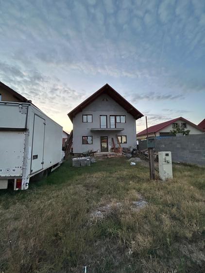 Casă cu 4 camere în Livada