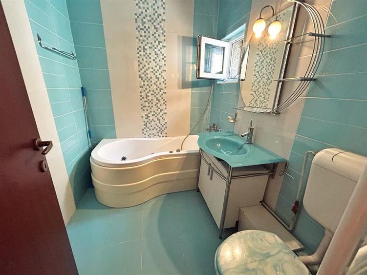 Apartament cu 3 camere decomandat în Cantacuzino